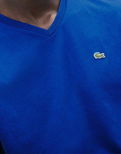 לקוסט-LACSOTE TSHIRT MEN V NECK SHORT - Blue – תמונה 4