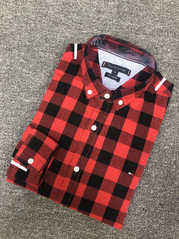 טומי הילפיגר-TOMMY BUTTON MEN'S- RED & BLACK – תמונה 3