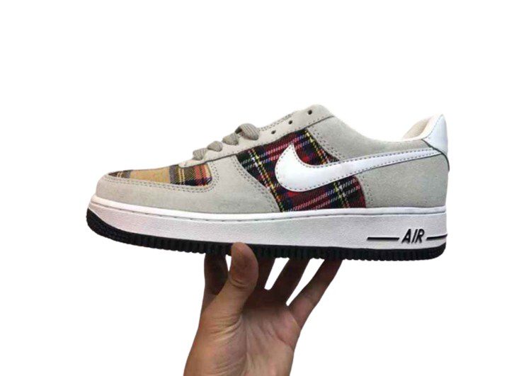 נעלי נייק -Nike Air Force 1 Low Foggy Grey-Falu Red – תמונה 2