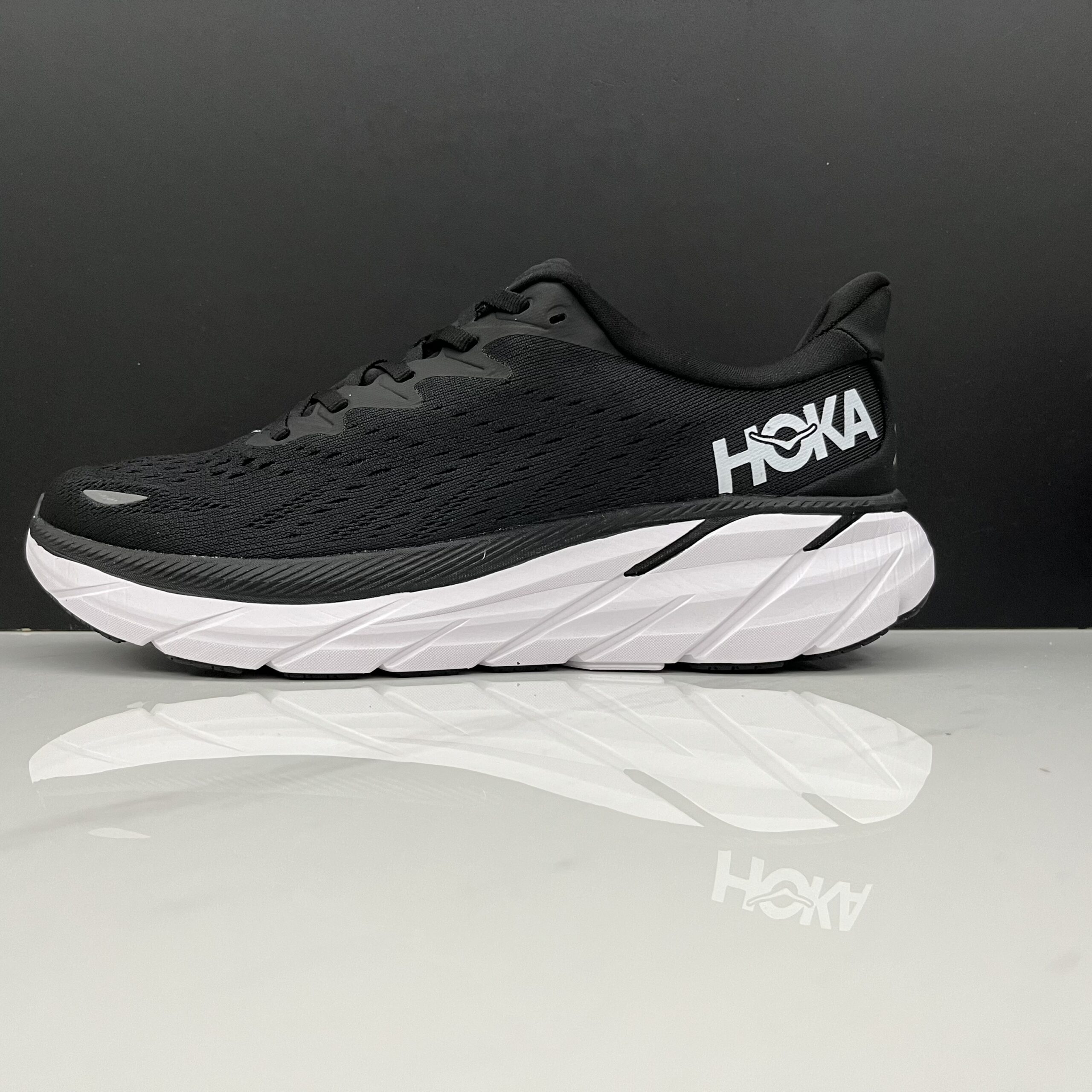 נעלי הוקה-HOKA ONE ONE Clifton 8 Black – תמונה 8