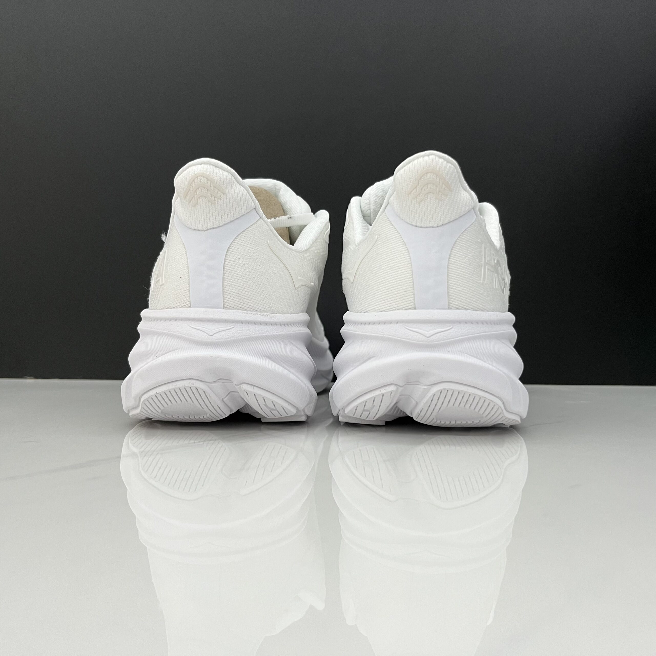 נעלי הוקה-HOKA ONE ONE Clifton 9 White – תמונה 11