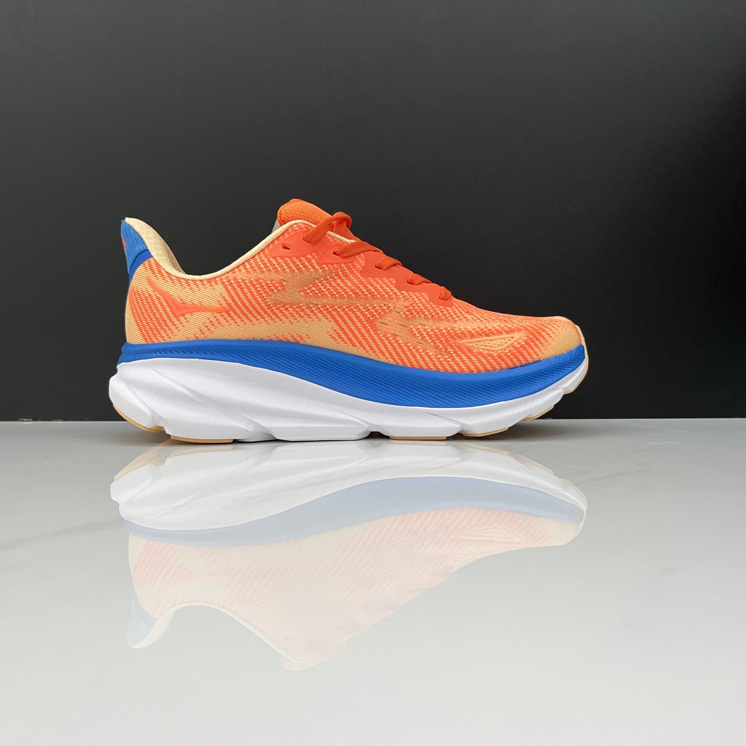 נעלי הוקה-HOKA ONE ONE Clifton 9 White ange – תמונה 5