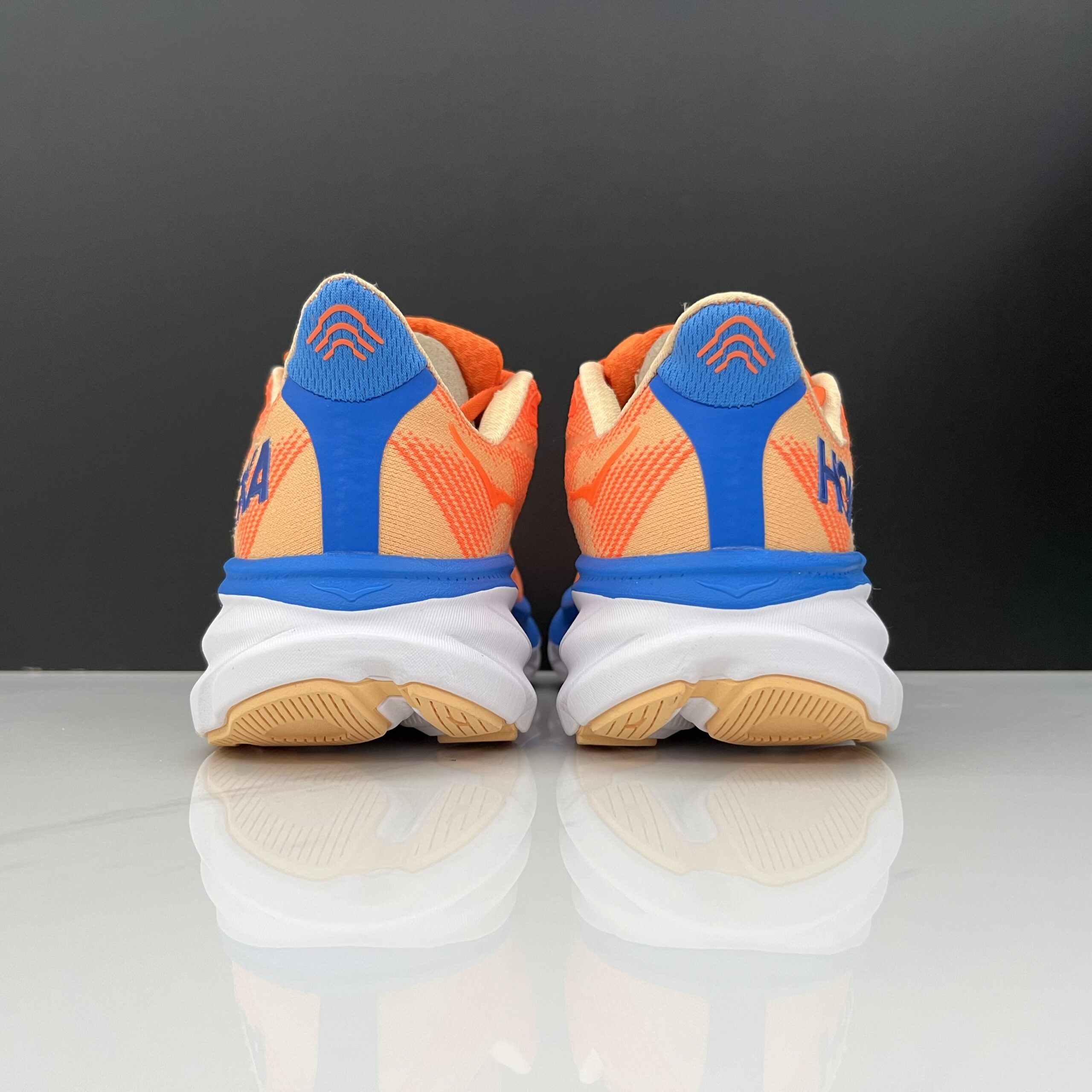 נעלי הוקה-HOKA ONE ONE Clifton 9 White ange – תמונה 6