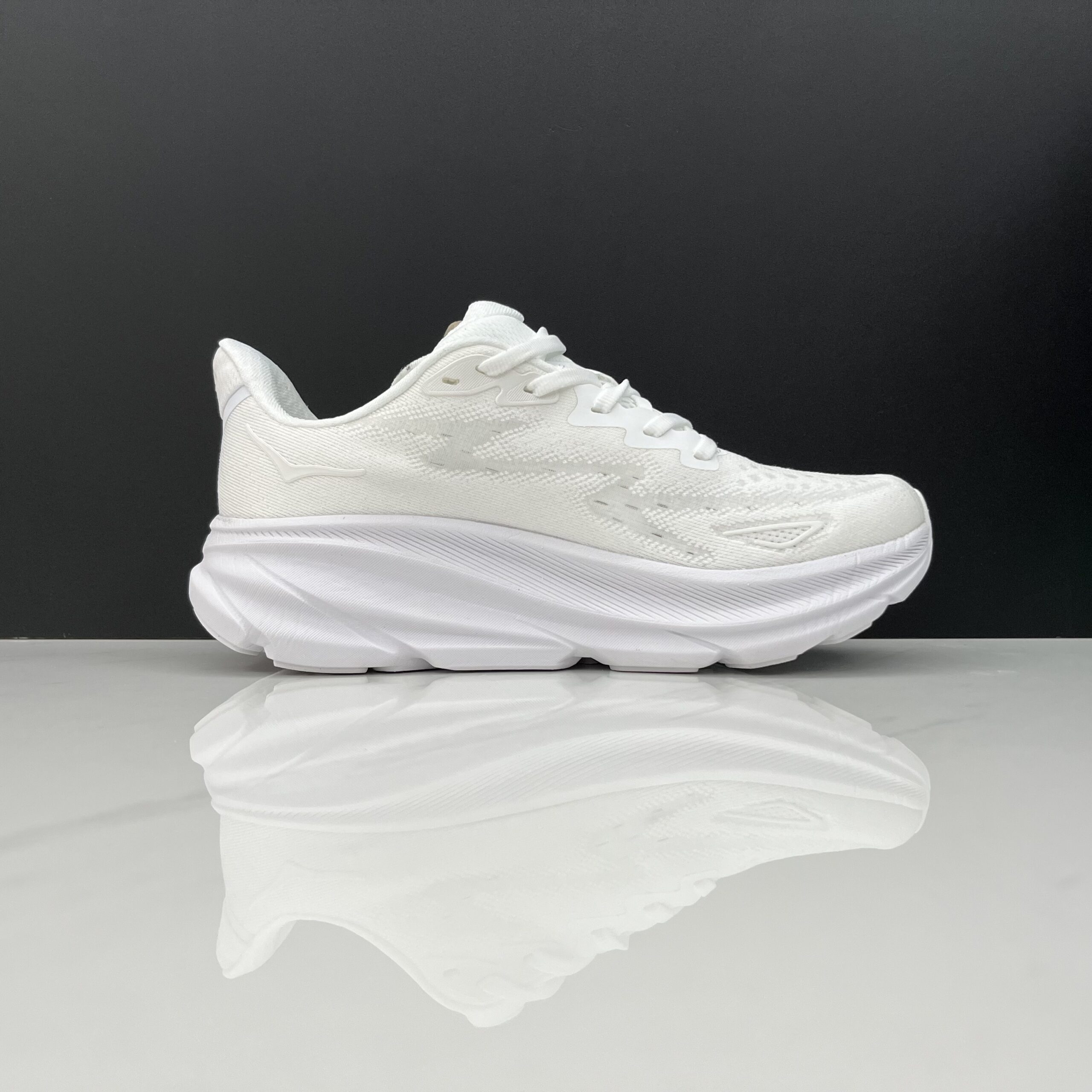 נעלי הוקה-HOKA ONE ONE Clifton 9 White – תמונה 10