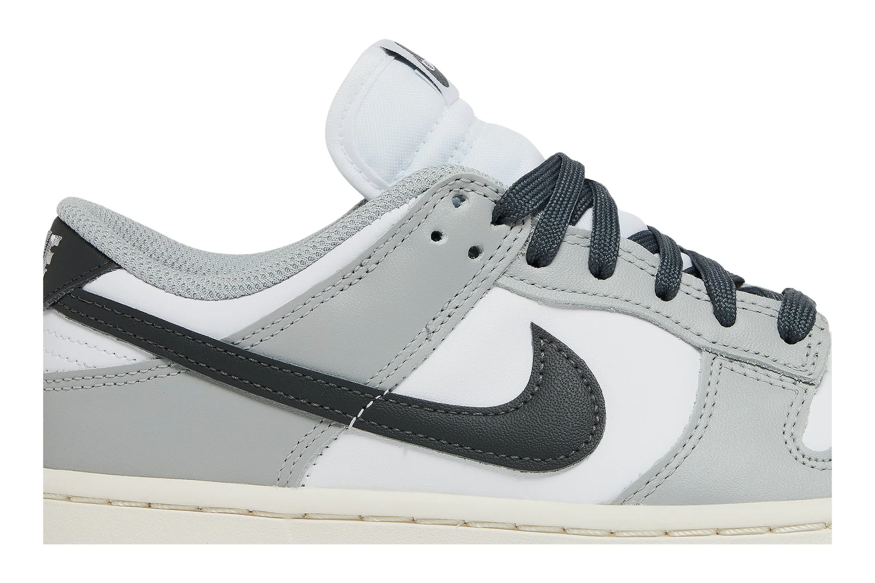 NIKE Dunk Low Light Smoke Grey – תמונה 2