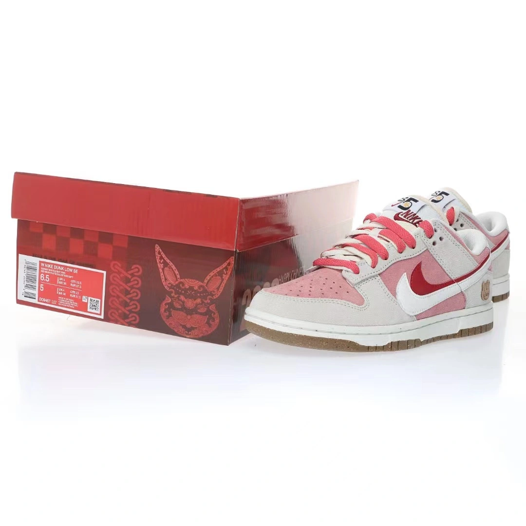 NIKE Dunk Low SE “85” CNY Bunny Biscuit – תמונה 4